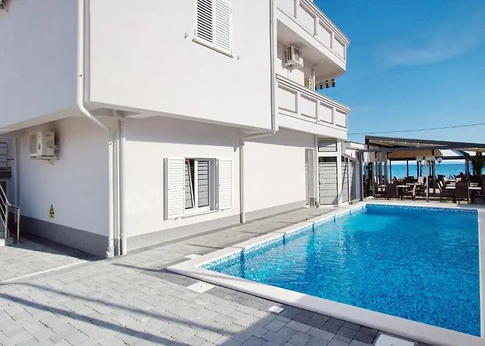 Apartman Paradiso, No 4 *